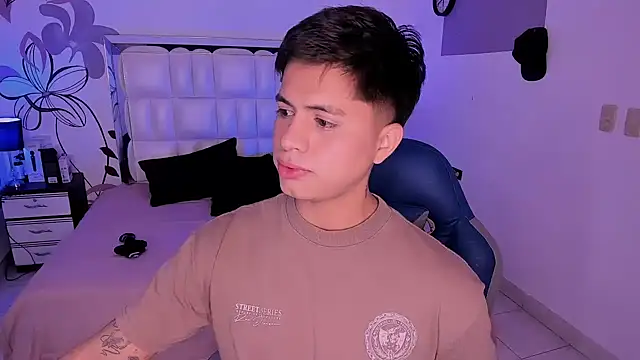 Niicky1  online show from December 26, 8:32 pm