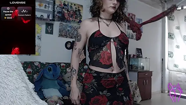 kitty22  online show from December 21, 9:00 pm