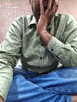 Snapshot of lund_lol chatting on February 22, 12:15 pm lund lol online show from February 22, 12:15 pm