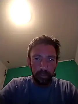 Snapshot of Treemandude chatting on January 18, 12:58 am Treemandude online show from January 18, 12:58 am