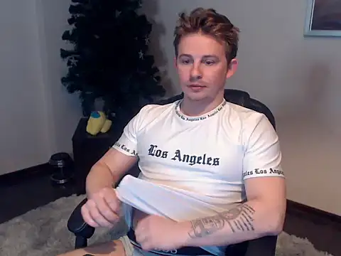 Snapshot of LandonYork chatting on February 13, 7:10 pm LandonYork online show from February 13, 7:10 pm