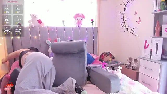 Rapunzeell  online show from November 8, 1:00 pm