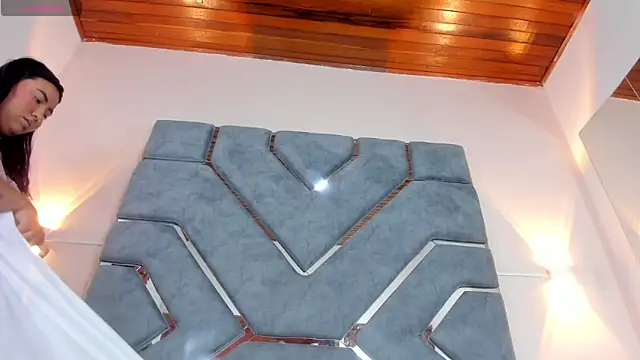 Snapshot of LucciaPorter chatting on February 14, 2:03 pm LucciaPorter online show from February 14, 2:03 pm