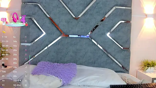 Snapshot of LucciaPorter chatting on February 18, 1:18 pm LucciaPorter online show from February 18, 1:18 pm