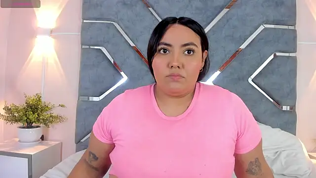 Snapshot of LucciaPorter chatting on March 9, 1:37 pm LucciaPorter online show from March 9, 1:37 pm