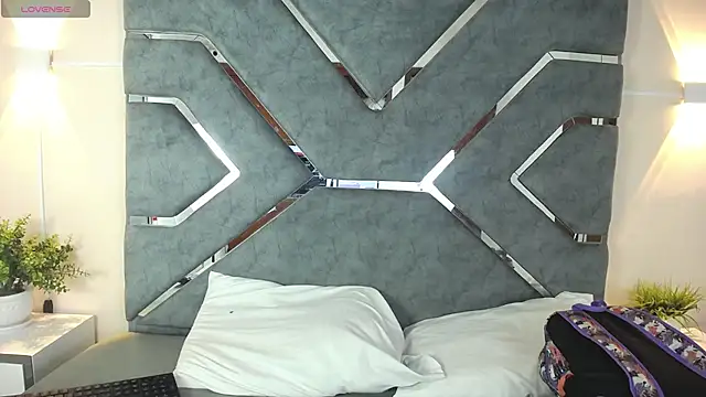 Snapshot of LucciaPorter chatting on March 14, 1:27 pm LucciaPorter online show from March 14, 1:27 pm