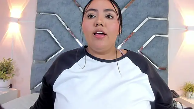 Snapshot of LucciaPorter chatting on April 1, 3:31 pm LucciaPorter online show from April 1, 3:31 pm