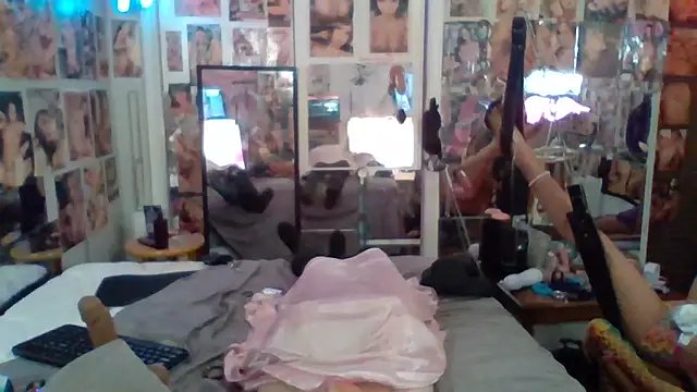 luvs2cumm69 online show from May 7, 2:06 am