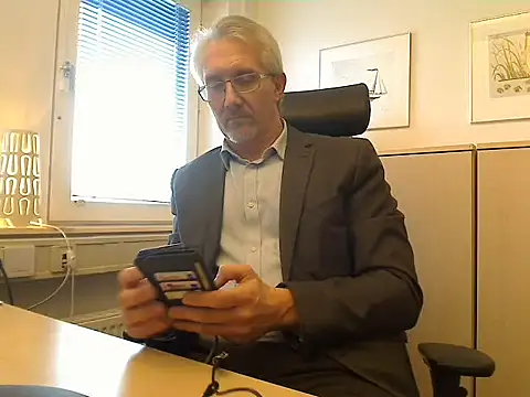 tom-swede online show from April 2, 12:47 pm