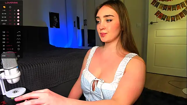 Snapshot of celestialanggel chatting on April 2, 8:17 pm celestialanggel online show from April 2, 8:17 pm