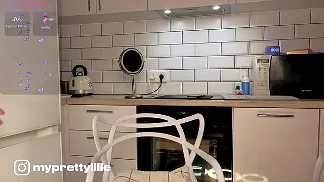 PrettyLilie online show from March 27, 5:01 pm