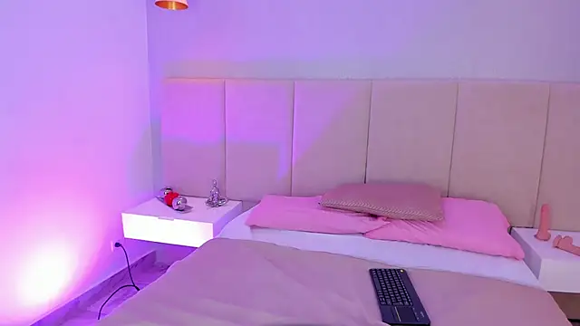 sofia pamela online show from December 27, 7:35 pm