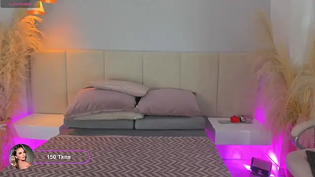 Snapshot of sofia_pamela chatting on March 5, 7:10 pm sofia pamela online show from March 5, 7:10 pm