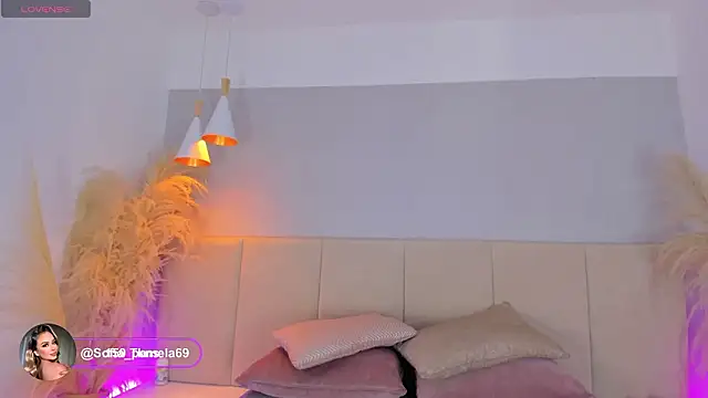 Snapshot of sofia_pamela chatting on March 6, 7:10 pm sofia pamela online show from March 6, 7:10 pm