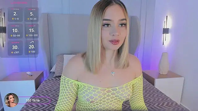 Snapshot of sofia_pamela chatting on March 24, 7:30 pm sofia pamela online show from March 24, 7:30 pm