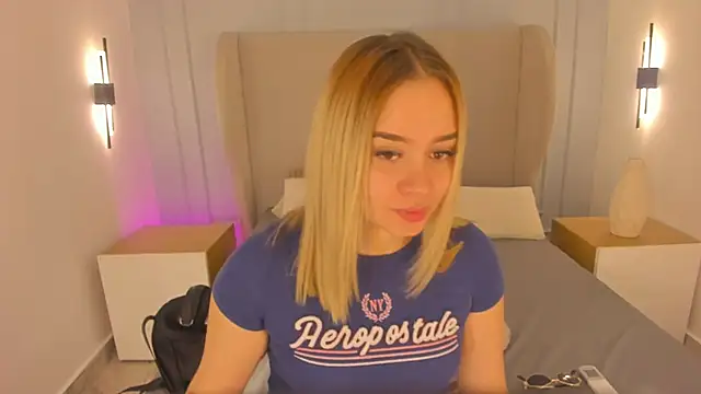 Snapshot of sofia_pamela chatting on March 28, 7:13 pm sofia pamela online show from March 28, 7:13 pm