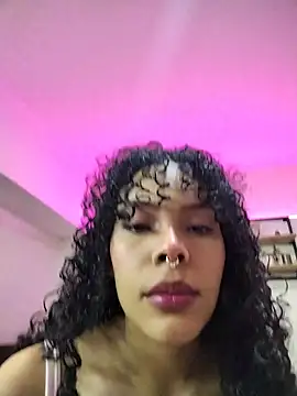 Snapshot of TheKing6ix9ine69 chatting on March 6, 7:10 pm TheKing6ix9ine69 online show from March 6, 7:10 pm