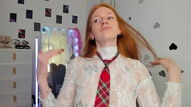 Aliceginger99 online show from May 13, 1:19 pm