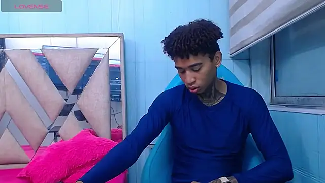 Snapshot of sexy_blacks_ chatting on September 19, 11:22 am sexy blacks online show from September 19, 11:22 am