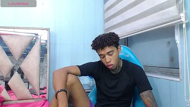 Snapshot of sexy_blacks_ chatting on September 24, 11:35 am sexy blacks online show from September 24, 11:35 am