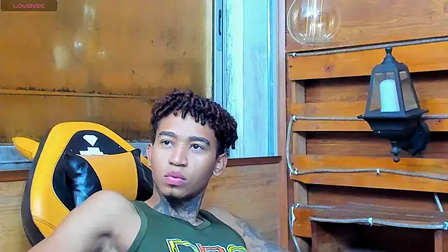 Snapshot of sexy_blacks_ chatting on September 25, 11:25 am sexy blacks online show from September 25, 11:25 am