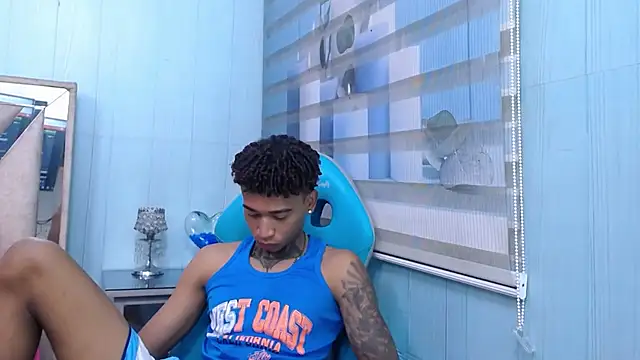 Snapshot of sexy_blacks_ chatting on October 10, 11:20 am sexy blacks online show from October 10, 11:20 am