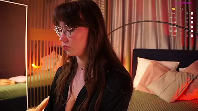 Snapshot of askaudrey_ chatting on November 18, 3:05 pm askaudrey online show from November 18, 3:05 pm