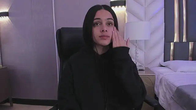 ChloeHarper  online show from January 15, 12:32 pm