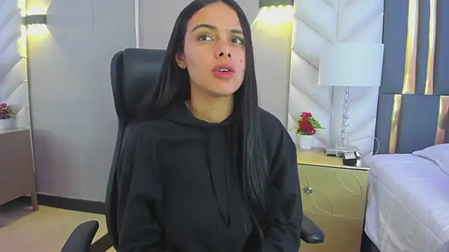 ChloeHarper  online show from March 11, 11:49 am