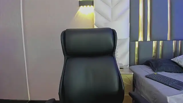 ChloeHarper  online show from April 25, 1:41 pm