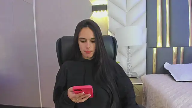 ChloeHarper  online show from April 30, 11:49 am