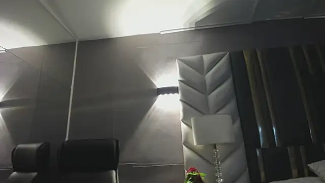 ChloeHarper  online show from May 7, 11:37 am