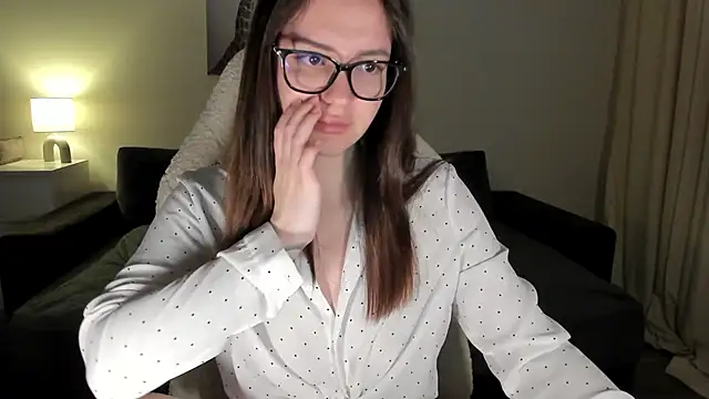 Sonia moon  online show from March 3, 1:21 am