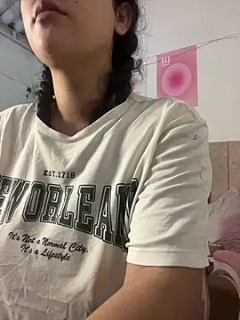 violet-333 online show from April 23, 7:30 am
