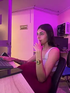 Snapshot of cristel_17 chatting on December 20, 5:57 am cristel 17 online show from December 20, 5:57 am