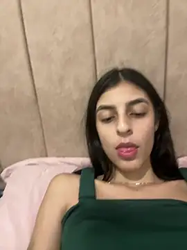 Snapshot of cristel_17 chatting on December 28, 3:26 am cristel 17 online show from December 28, 3:26 am