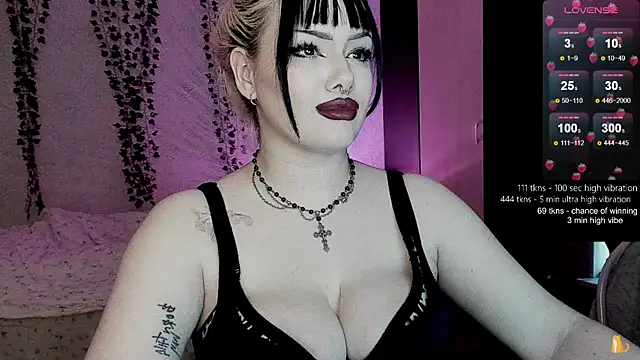 Snapshot of strawberry_elfcat chatting on March 30, 1:39 am strawberry elfcat online show from March 30, 1:39 am