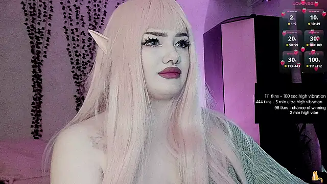 strawberry elfcat online show from May 21, 5:47 am