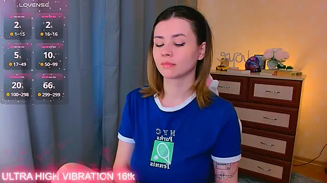 Snapshot of cutie_mili chatting on September 18, 7:32 am cutie mili online show from September 18, 7:32 am