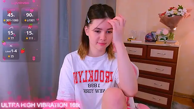 Snapshot of cutie_mili chatting on October 10, 6:34 am cutie mili online show from October 10, 6:34 am