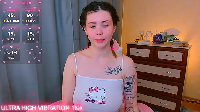 Snapshot of cutie_mili chatting on October 16, 7:42 am cutie mili online show from October 16, 7:42 am