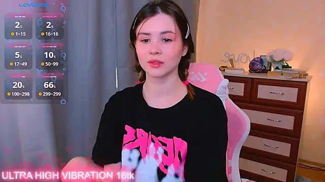 Snapshot of cutie_mili chatting on October 19, 7:09 am cutie mili online show from October 19, 7:09 am