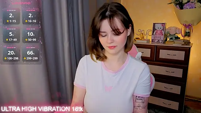 Snapshot of cutie_mili chatting on October 22, 8:47 am cutie mili online show from October 22, 8:47 am