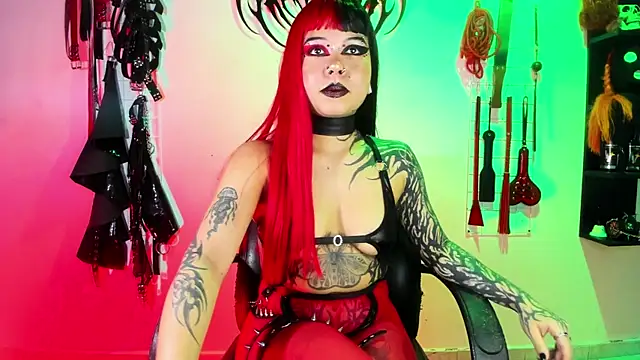 Snapshot of irregular_fetish_ chatting on April 7, 9:37 pm irregular fetish online show from April 7, 9:37 pm