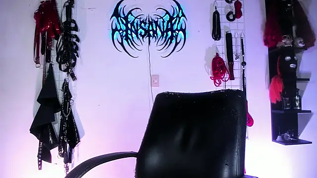 Snapshot of irregular_fetish_ chatting on April 27, 11:14 pm irregular fetish online show from April 27, 11:14 pm
