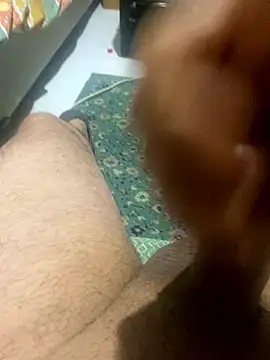 Snapshot of azginnn35 chatting on January 13, 1:33 am azginnn35 online show from January 13, 1:33 am