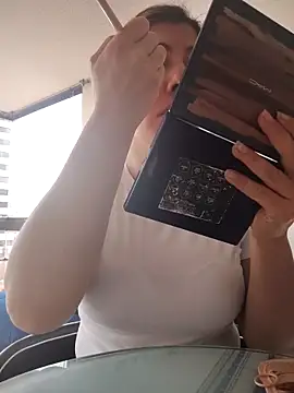 Snapshot of scarlett_moore chatting on October 13, 1:22 pm scarlett moore online show from October 13, 1:22 pm