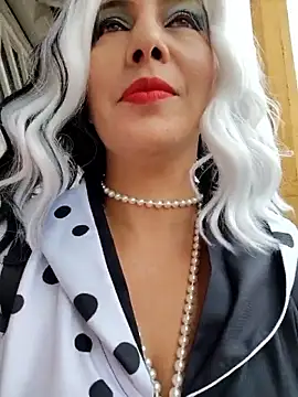 Snapshot of scarlett_moore chatting on October 31, 2:29 pm scarlett moore online show from October 31, 2:29 pm