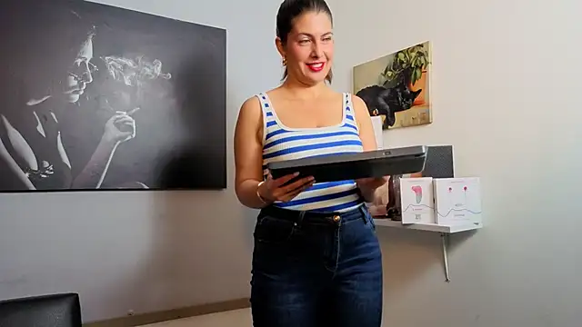 scarlett moore online show from May 6, 2:22 pm