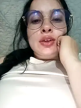 Snapshot of EmilySwaan chatting on December 18, 2:32 am EmilySwaan online show from December 18, 2:32 am